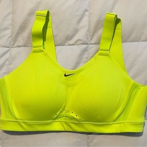 Nike Alpha Sports bra Atomic Green sz. Med